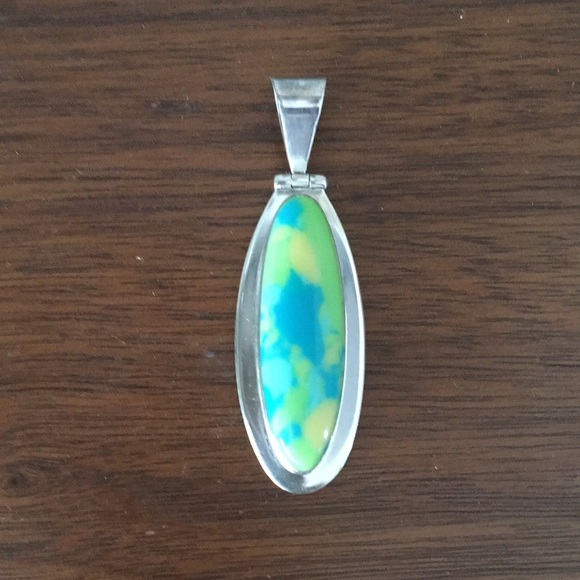 Striking Sterling Silver Pendant - Picture 2 of 4